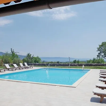 Διαμέρισμα In Mit Garten, Gemeinsamem Pool Und Terrasse *